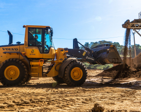Comparativo Caterpillar, Komatsu, Volvo e John Deere: pontos fortes e diferenciais técnicos