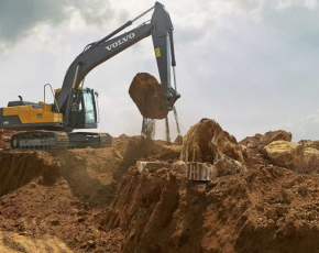 4 benefícios de usar uma escavadeira de 20 toneladas em obras