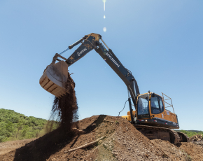 Alta demanda, prazos curtos: por que planejar a locação antes do pico de obras?