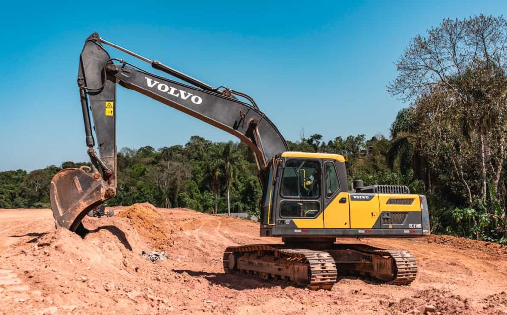 escavadeira volvo ec210d