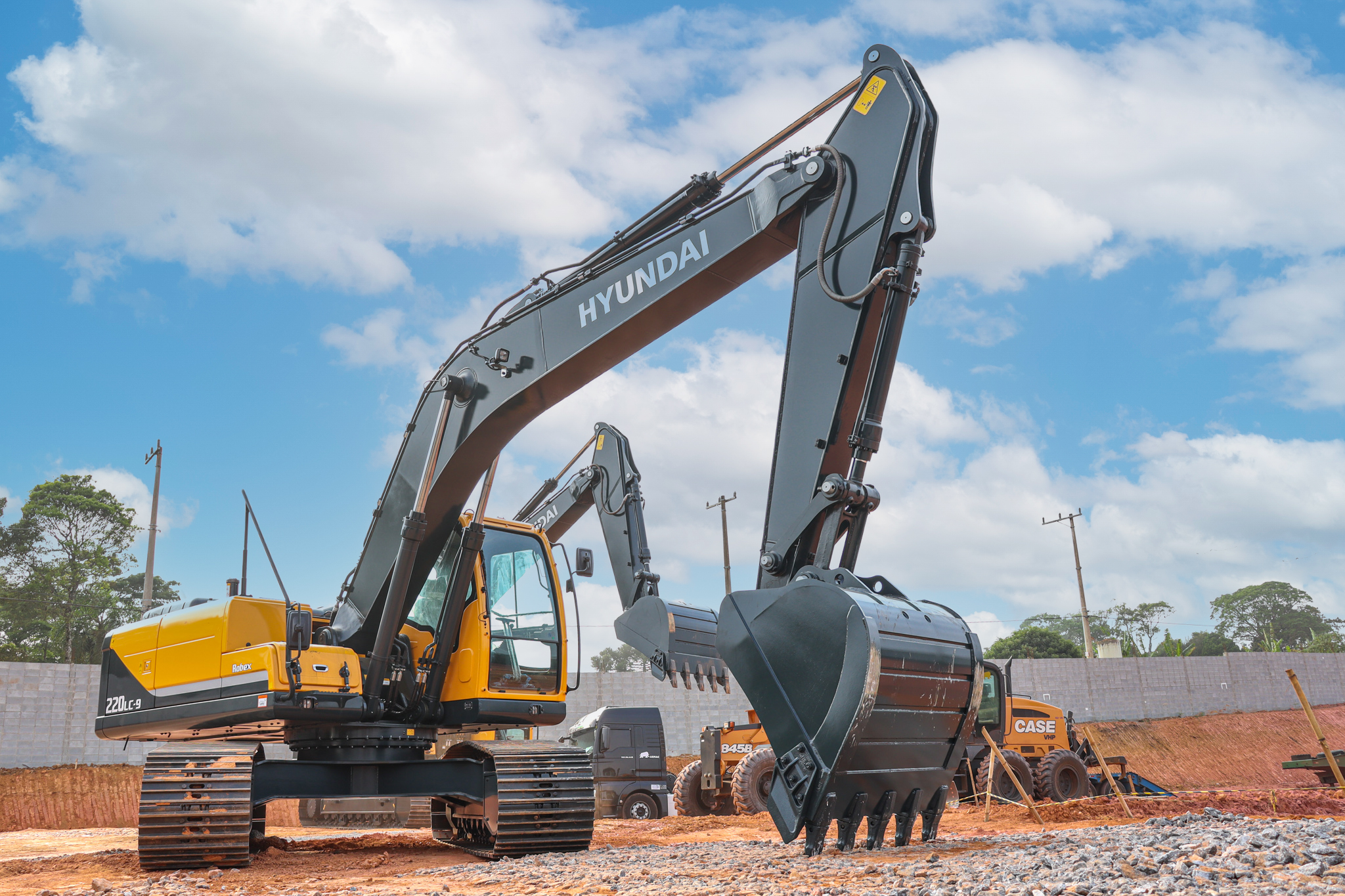 Excavadora Hyundai R220
