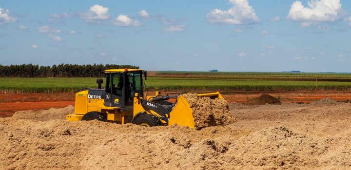 Pá-carregadeira John Deere 624K-II